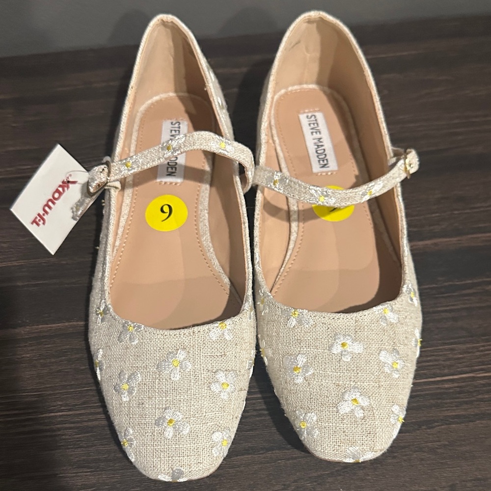 Steve Madden Cream Floral Dress Shoes